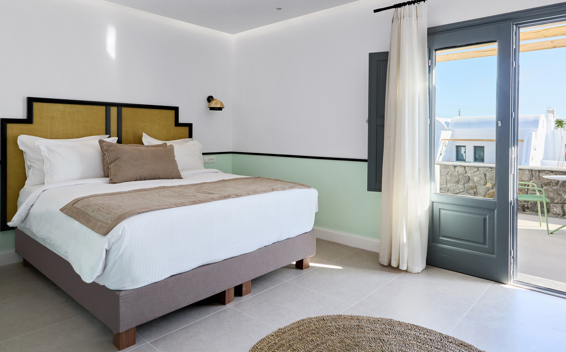 Comfort Suite με Υδρομασάζ & Θέα στην Πισίνα